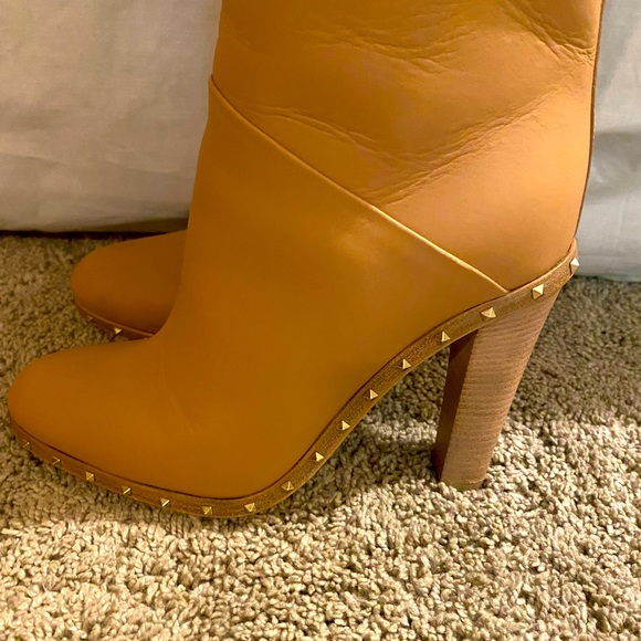 Valentino rock stud boots worn once, moved to the beach - Picture 1 of 5